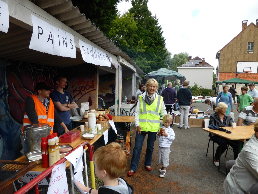 La brocante, avec l'organisatrice Chantal Lecluse-Lahaye