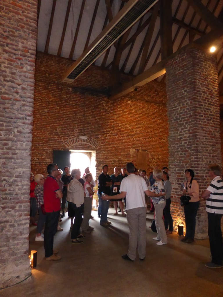 L'intérieur de la grange