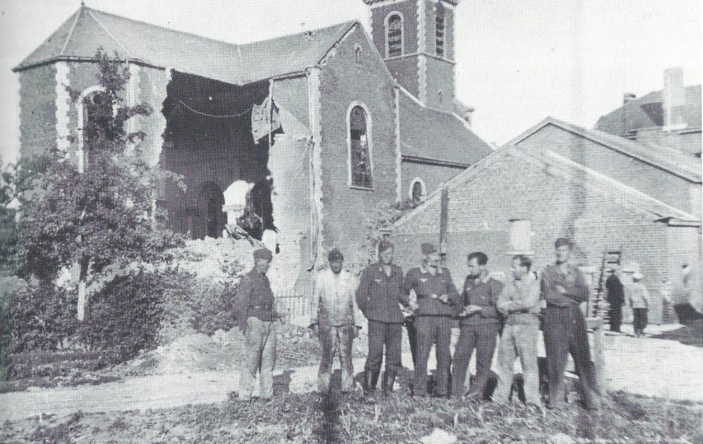 Les dégats à l'église de La Bruyère. Photo apparu dans le livre "Le Culot 1935-1945" de R Pied.