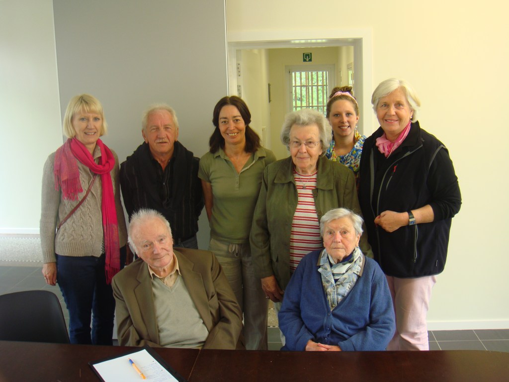 Presents lors de l'ouverture en mai: les aînés, les accompagnateurs, Brigitte Wiaux (échevine), Chantal Lecluse et José Degrève (conseillers CPAS)