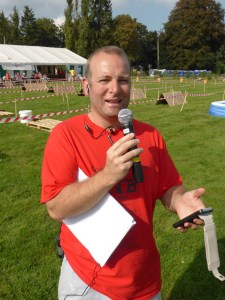 Benjamin Goes, co-organisateur, présentateur et chronometreur ...