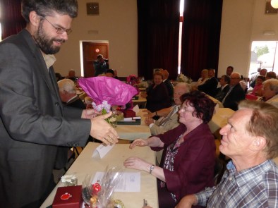 Et encore des félicitations, ici par Bruno Van de Casteele, conseiller CPAS