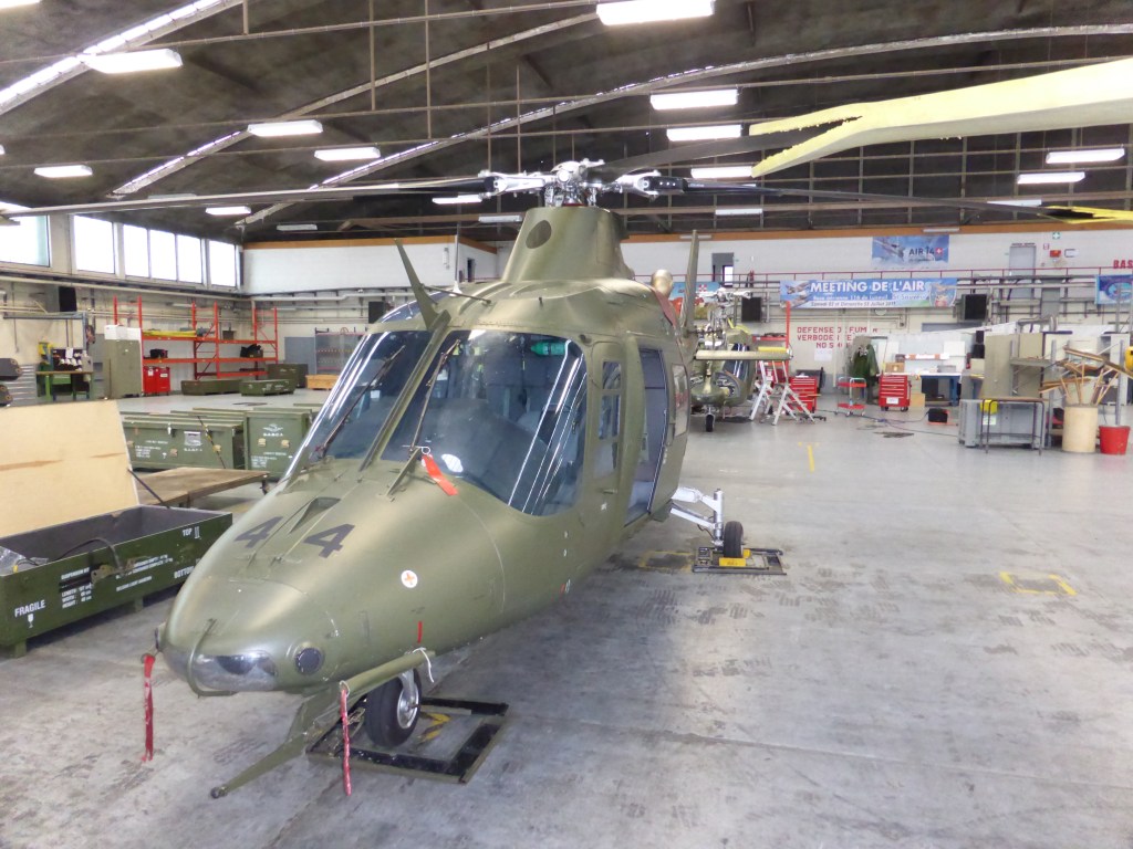 A109 dans le hangar à Beauvechain