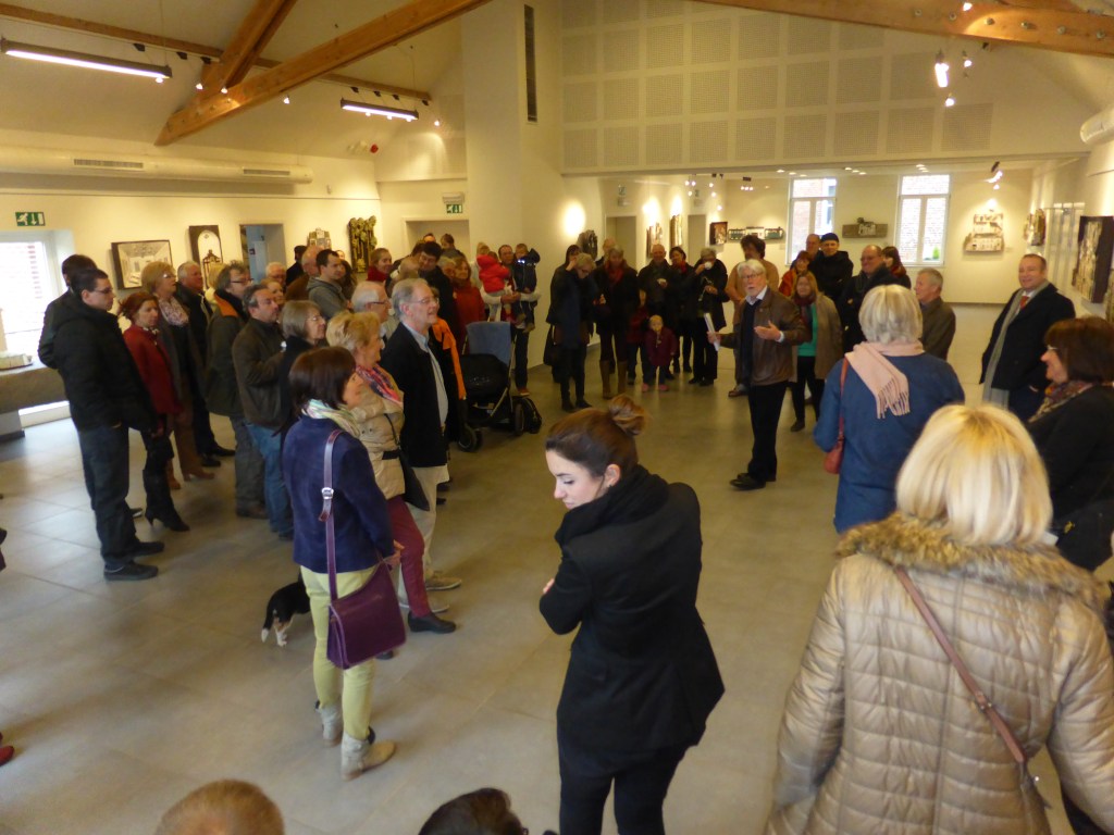 Le bourgmestre, Marc Deconinck, acceuille les nouveaux habitants au Vert Galant, et présente les mandataires communaux.