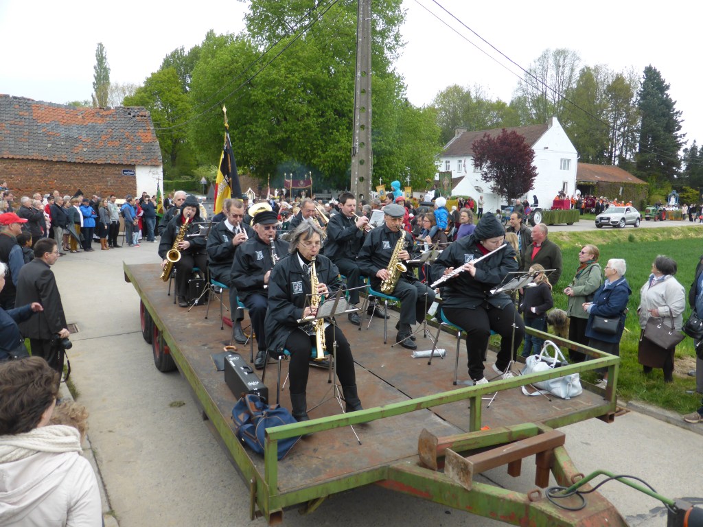 Trois fanfares présent, dont notamment ici l’Ensemble Musical de Beauvechain.