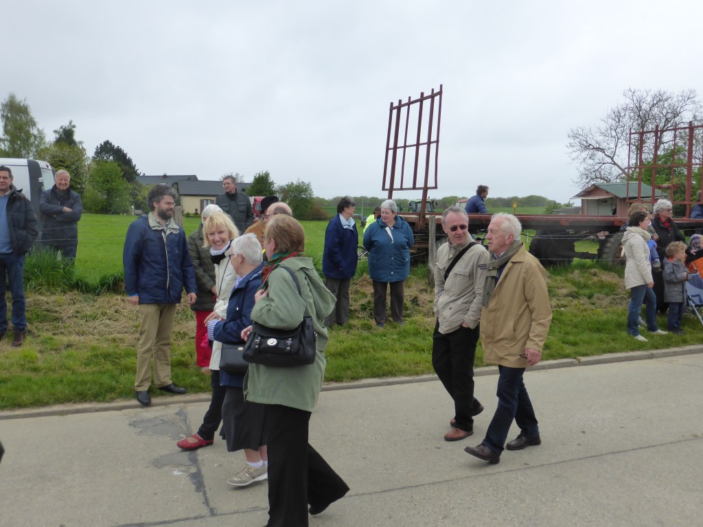 Et la partie à pied qui suit le Saint Sacrement.