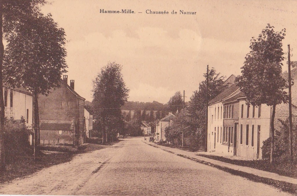 Maintenant et Autrefois: Hamme-Mille  Chaussée de Namur +&nbsp;Tram